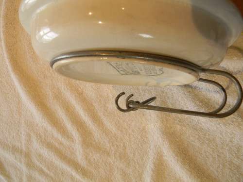 Beautiful Antique Holdfast Baby Bowl With Metal Fastening Ring ( 1892 - 1910 )