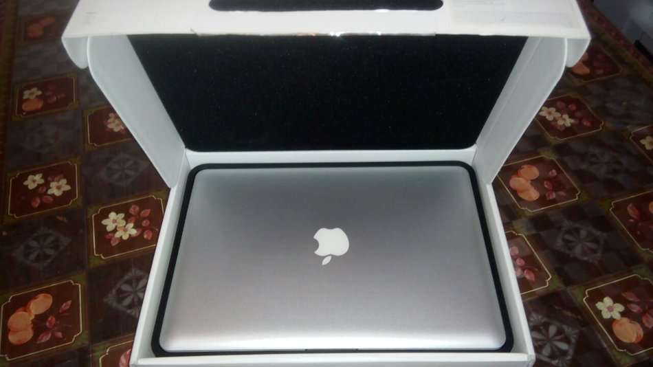 MACBOOK PRO 13" CORE I5 8GB RAM IN BOX GREAT CONDITION!!!