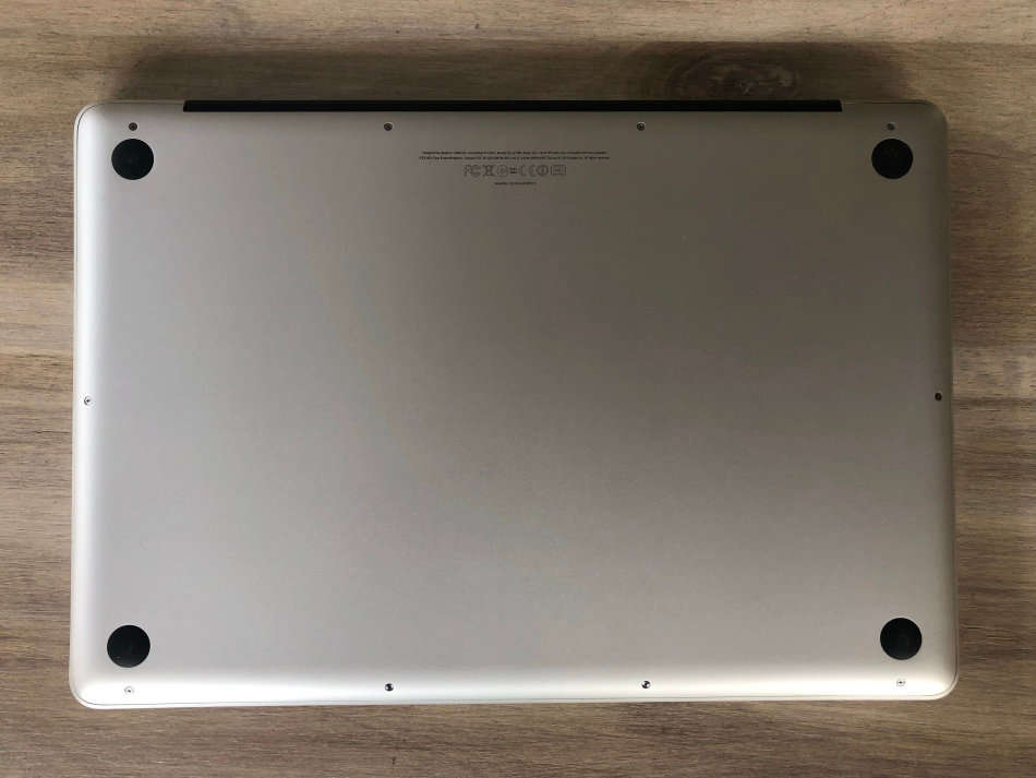 MACBOOK PRO 15" i7 8GB RAM 256GB SSD BRAND NEW BATTERY!!!