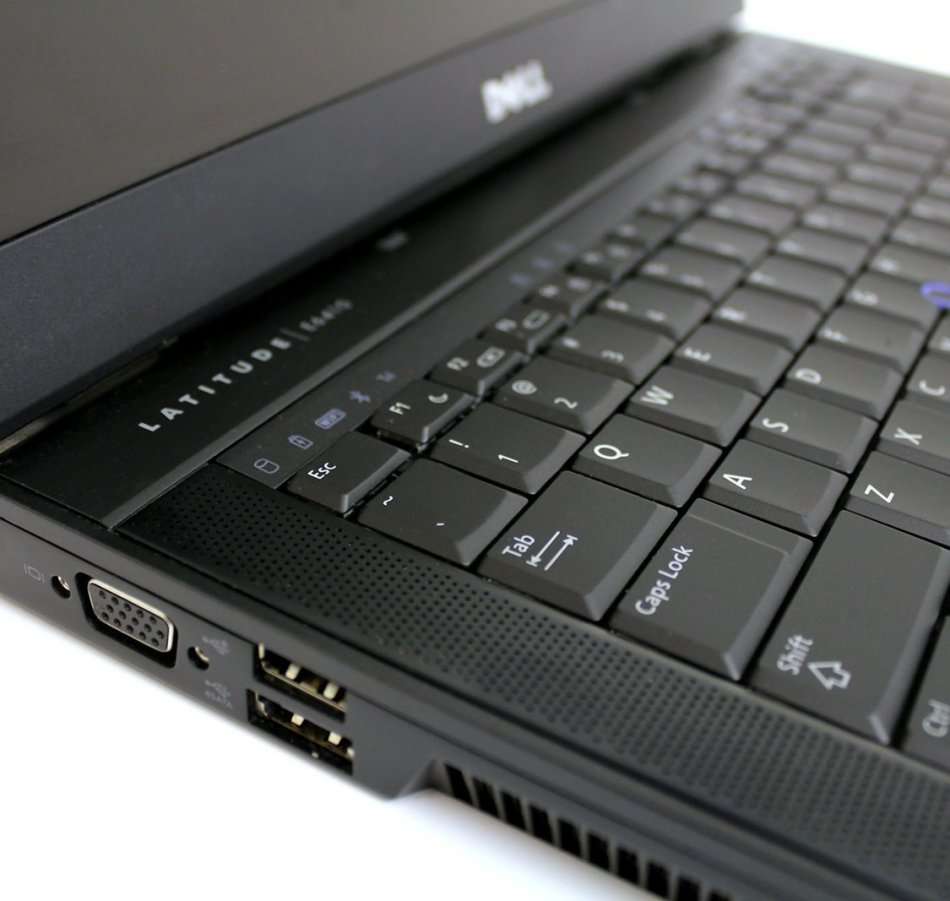 DELL LATITUDE i5 LAPTOP**4GB**320GB HDD!!!