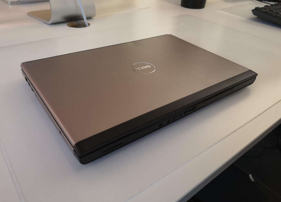 DELL VOSTRO i3 LAPTOP**500GB HDD**WINDOWS 10!!