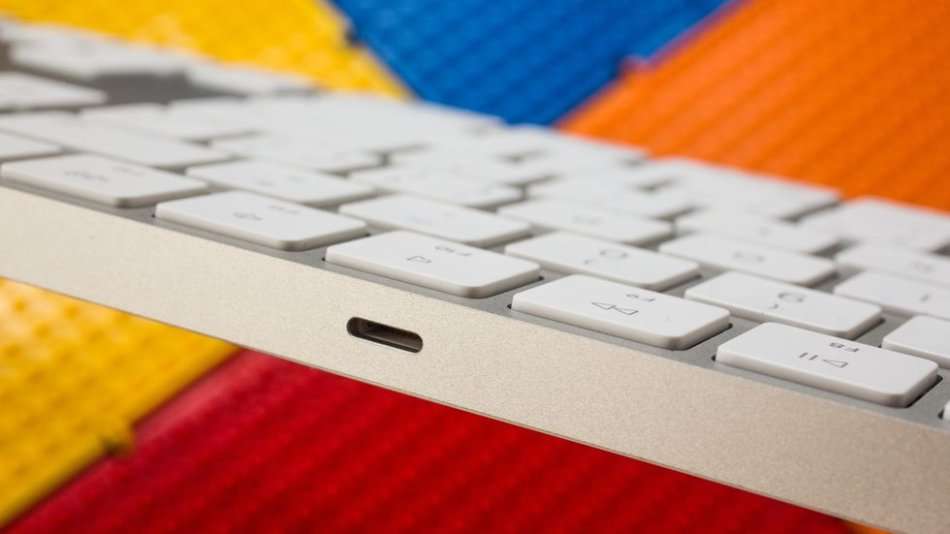 2017 APPLE iMAC 21.5" 1TB SSD***RETINA 4K***DISPLAY 16GB 3.4GHZ with APPLE WARRANTY!!!