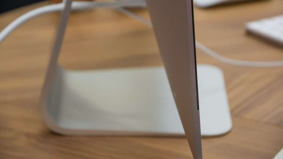 2017 APPLE iMAC 21.5" 1TB SSD***RETINA 4K***DISPLAY 16GB 3.4GHZ with APPLE WARRANTY!!!