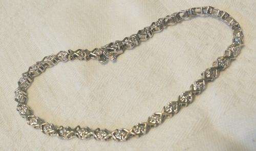 10 ct WHITE GOLD AND DIAMOND TENNIS BRACLET