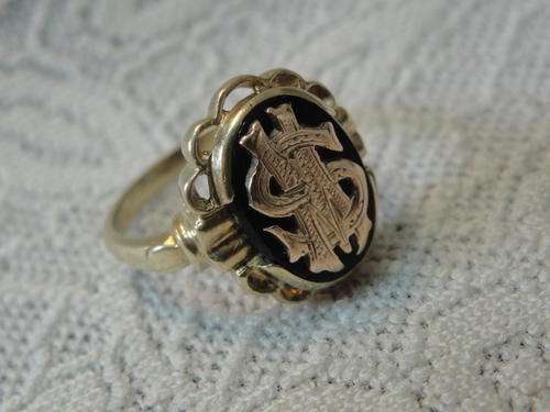 9CT ROSE GOLD, YELLOW GOLD AND ONYX SIGNET RING