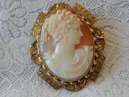 9ct YELLOW GOLD SHELL CAMEO