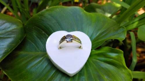 1.005ct ROUND CUT TANZANITE AND DIAMOND 10kt SOLID YELLOW GOLD RING