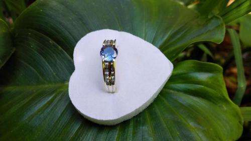 1.005ct ROUND CUT TANZANITE AND DIAMOND 10kt SOLID YELLOW GOLD RING