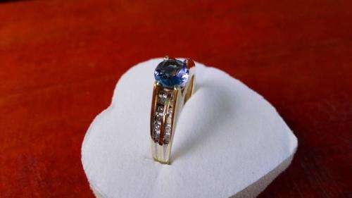 1.005ct ROUND CUT TANZANITE AND DIAMOND 10kt SOLID YELLOW GOLD RING