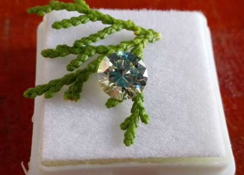 Beautiful 1.44 ct 7.40 mm White  Color K-M VVS1 Round Cut Moissanite