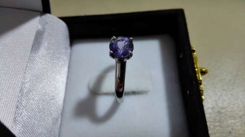 1.33ct 14ct Solid White gold solitaire Tanzanite ring