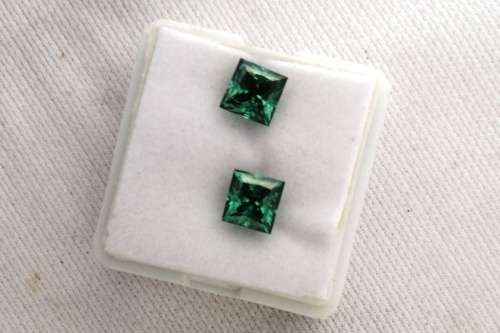 2.28tct Vvs1 Princess cut Vivid Green (extremely rare) Loose Moissanite (Matched Pair)
