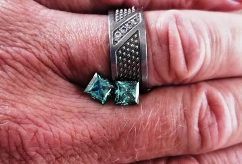 2.28tct Vvs1 Princess cut Vivid Green (extremely rare) Loose Moissanite (Matched Pair)