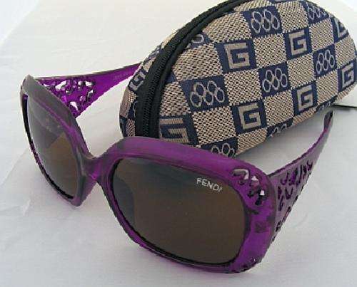 WOMANS FASHION SUNGLASSES WITH CASE