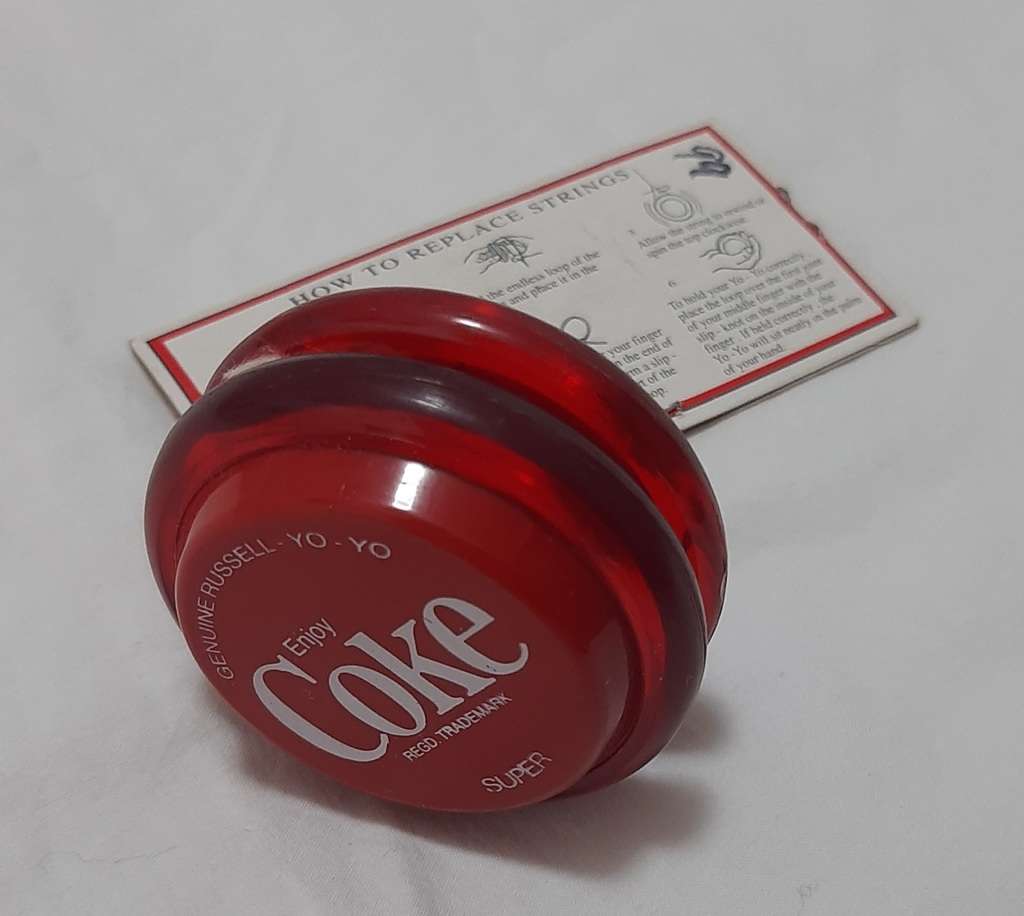 COLLECTORS RUSSELL YO-YO WITH ORIGINAL REPLACEMENT STRINGS & INSTRUCTIONS