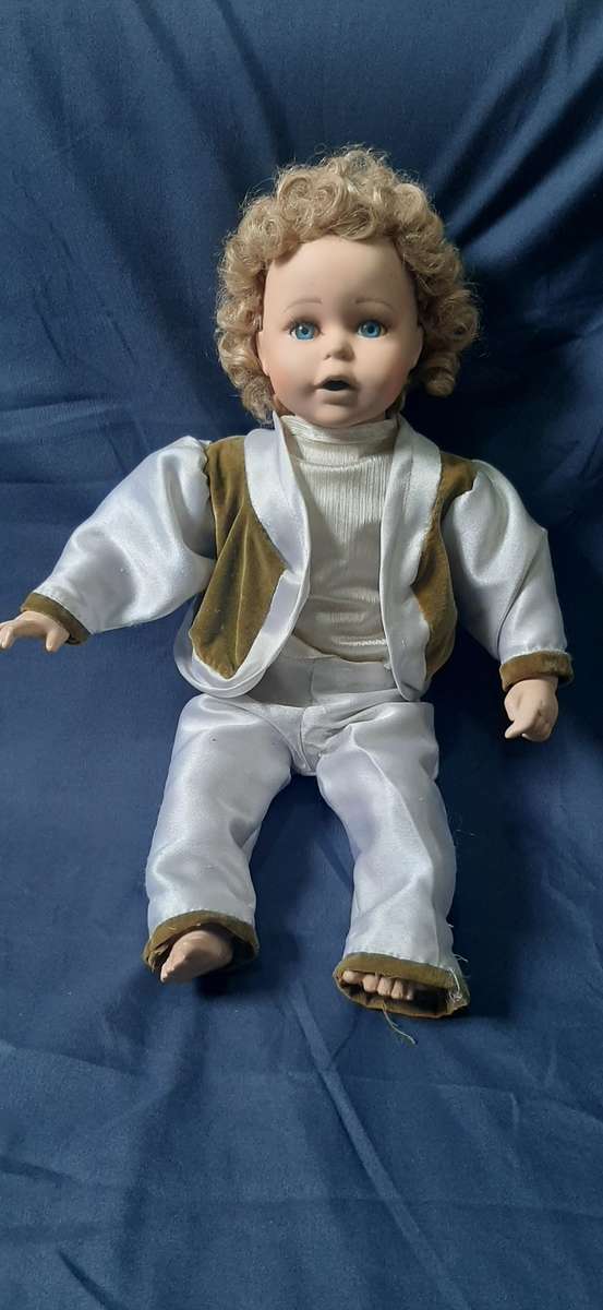 MASSIVE COLLECTION OF LARGE VINTAGE PORCELAIN DOLLS