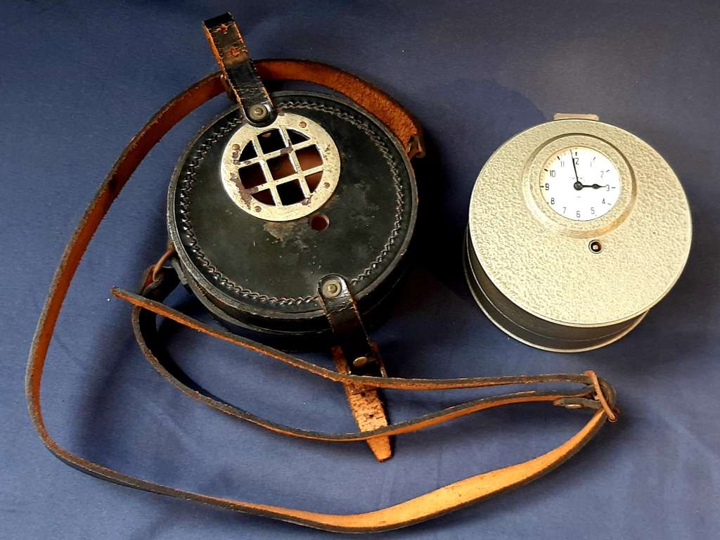 VINTAGE SMITHS 11 JEWEL WATCHMANS TELL TALE CLOCK WITH ORIGINAL LEATHER CASE