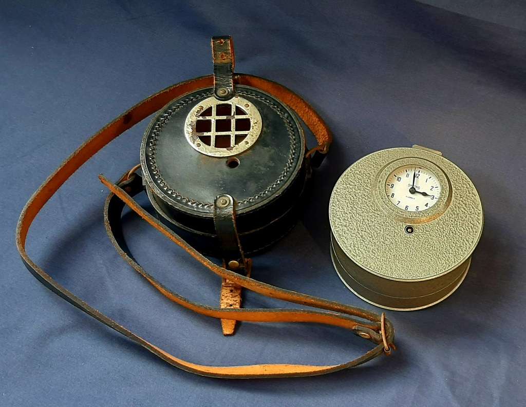 VINTAGE SMITHS 11 JEWEL WATCHMANS TELL TALE CLOCK WITH ORIGINAL LEATHER CASE