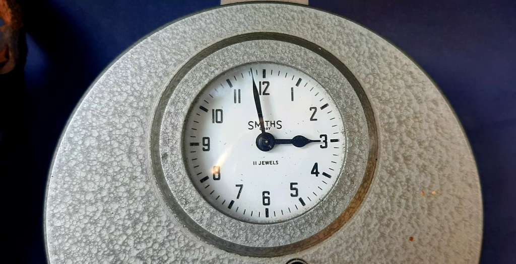 VINTAGE SMITHS 11 JEWEL WATCHMANS TELL TALE CLOCK WITH ORIGINAL LEATHER CASE