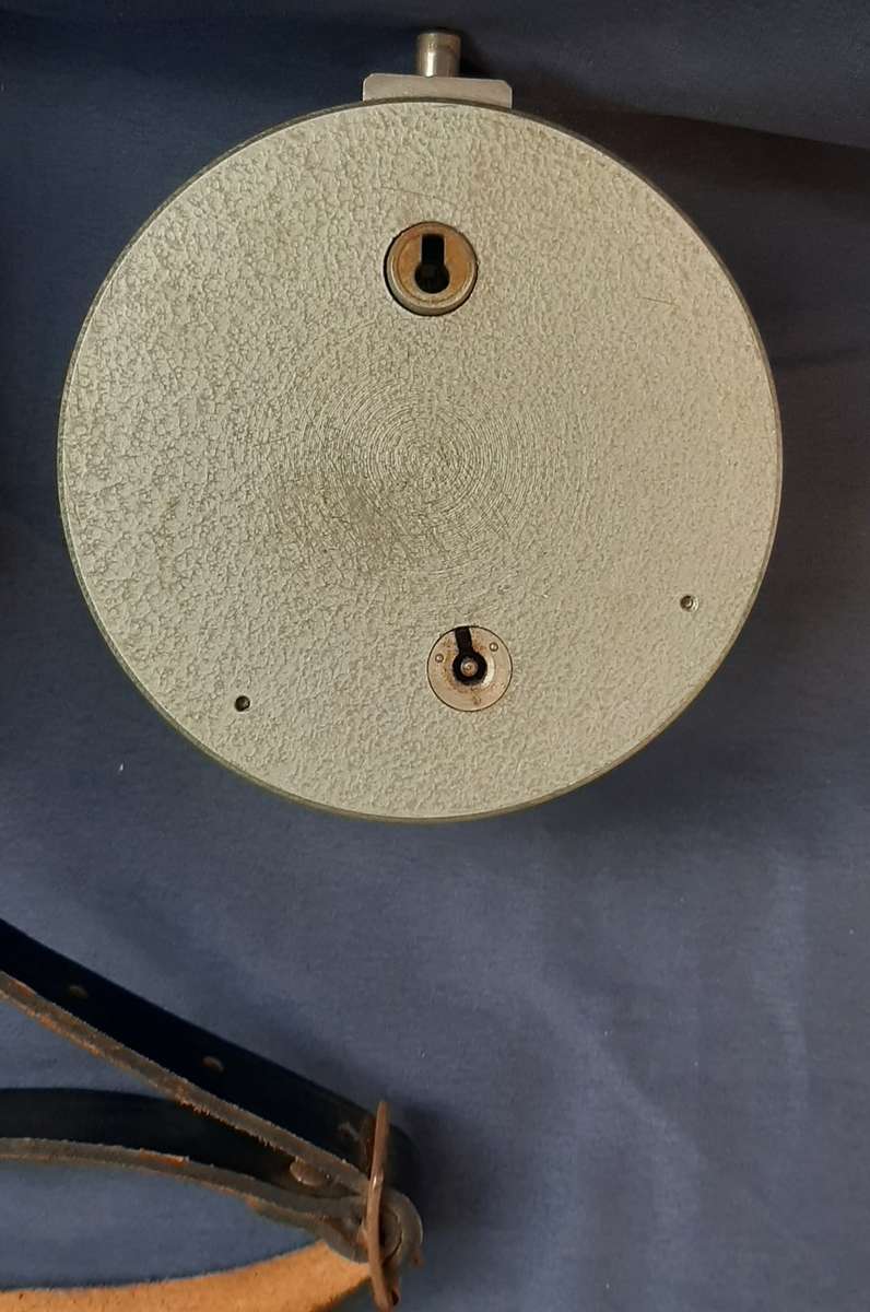 VINTAGE SMITHS 11 JEWEL WATCHMANS TELL TALE CLOCK WITH ORIGINAL LEATHER CASE