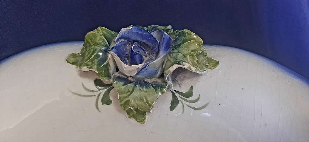 LARGE DECORATIVE BLUE AND WHITE JUG AND BASIN