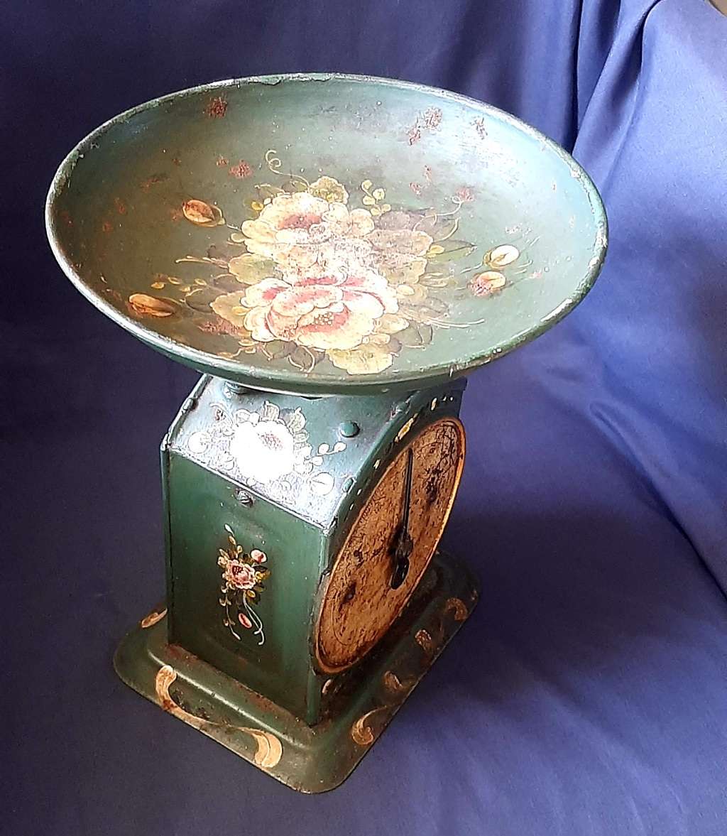 VINTAGE HUGHES COTTAGE FARMSTYLE KITCHEN SCALE  -  27CM HIGH