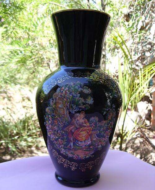 A beautiful large hand painted Italian vase