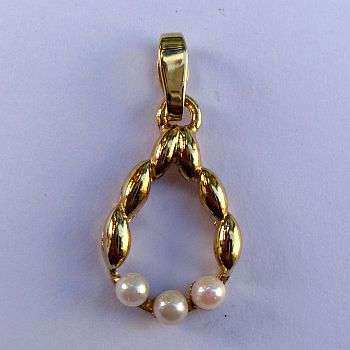 A VINTAGE GENUINE 9CT GOLD PENDANT - MADE IN WEST GERMANY - POSTAGE R25