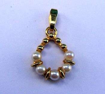 A VINTAGE GENUINE 9CT GOLD PENDANT - MADE IN WEST GERMANY - POSTAGE R25