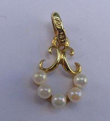 A VINTAGE GENUINE 9CT GOLD PENDANT - MADE IN WEST GERMANY - POSTAGE R25