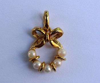 A vintage solid 9ct gold pendant - made in West Germany - POSTAGE R25