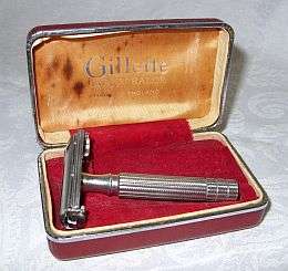 A VINTAGE GILETTE RAZOR - MADE IN ENGLAND