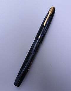 A VINTAGE WATERMANS FOUNTAIN PEN - 14CT NIB