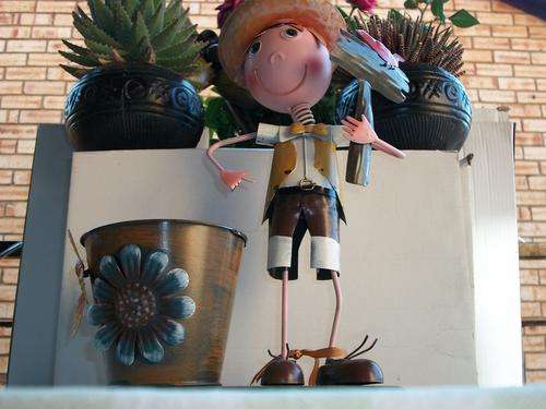 LOVELY IRON DOLL  * CAN BE USED FOR HOME OR GARDEN DECOR* RRP 375.95 * COMBINE AND SAVE ON SHIPPING