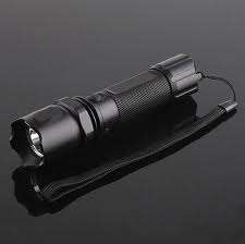 BRAND NEW 800 Lumens CREE Torch