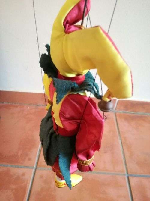 R1 AUCTION***Authentic Marionette Doll  From Czech Republic Original Price 100 Euro**1 BROKEN STRING