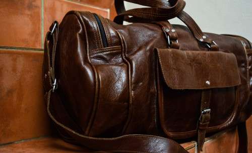 Stunning Oval Shaped Duffle Bag - Perfect For Your Travelling Needs At An Excellent Price!!