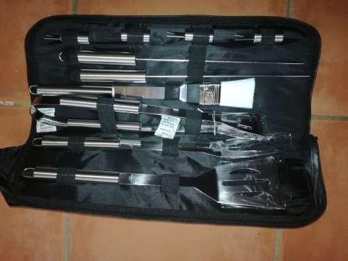 Brand New Braai Set With Spatula, Fork, Tongs, Basting Brush & Skewers - Premium Quality Kit!!