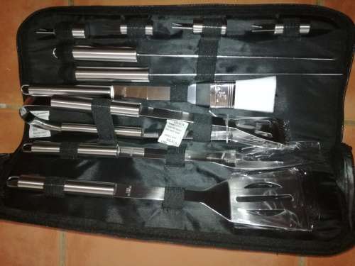 Brand New Braai Set With Spatula, Fork, Tongs, Basting Brush & Skewers - Premium Quality Kit!!