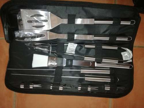 Brand New Braai Set With Spatula, Fork, Tongs, Basting Brush & Skewers - Premium Quality Kit!!