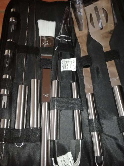 Brand New Braai Set With Spatula, Fork, Tongs, Basting Brush & Skewers - Premium Quality Kit!!