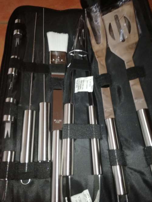 Brand New Braai Set With Spatula, Fork, Tongs, Basting Brush & Skewers - Premium Quality Kit!!
