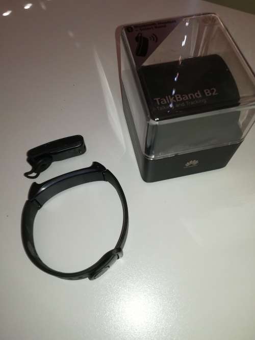 STUNNING Huawei P9 Lite VNS-L22 16GB (ROM) Black AND Huawei TalkBand B2 Both In GREAT CONDITION