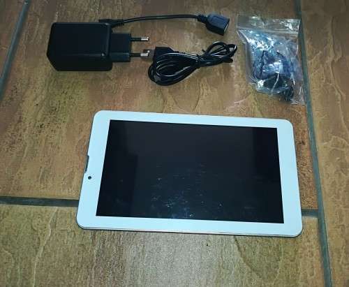 COMBO DEAL**Sansui LifePad 8GB Tablet (7 Inch) & Sansui Bluetooth Speaker With Builtin Tablet Holder