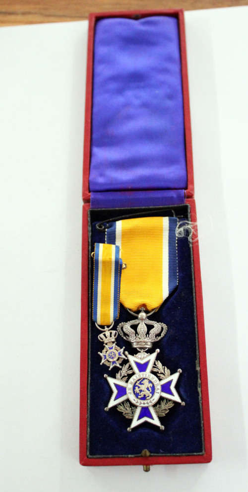 Dutch Order of Orange-Nassau with miniature and box
