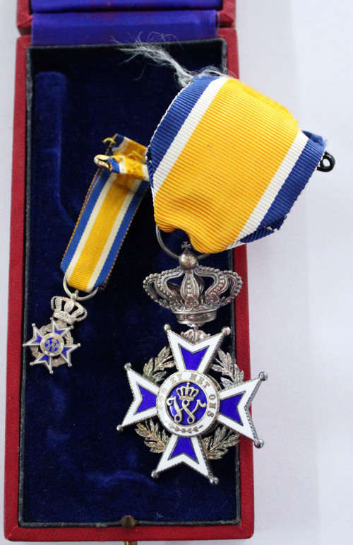 Dutch Order of Orange-Nassau with miniature and box