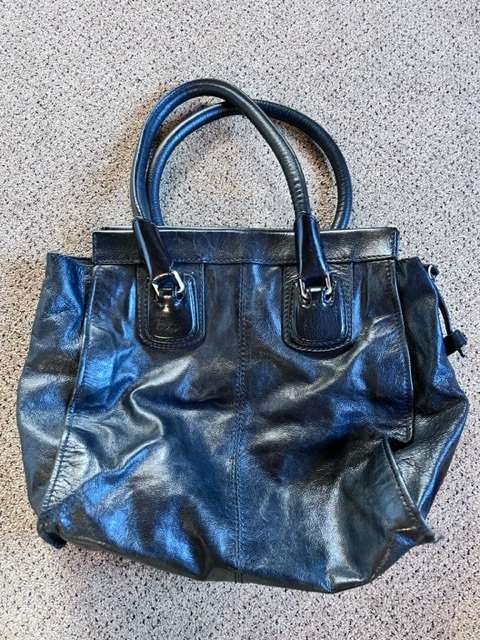 Black leather Witchery handbag 35cmx28cmx14 cm