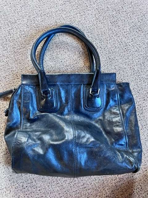 Black leather Witchery handbag 35cmx28cmx14 cm