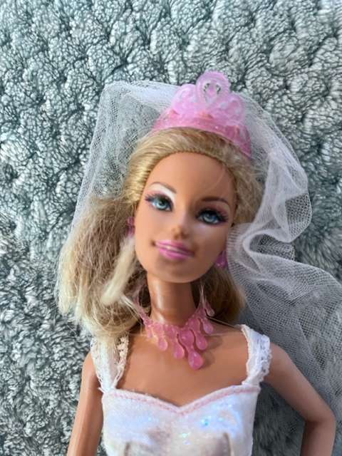 Bridal Barbie Mattel 2009 in excellent condition