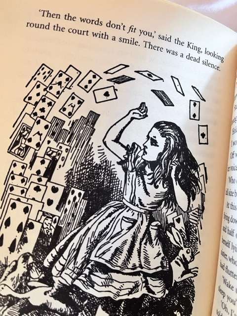 Alice`s Adventures in Wonderland - with illustrations (2008)
